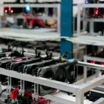 Майнинг в Казахстане меняет модель: добыча падает, инфраструктура растёт