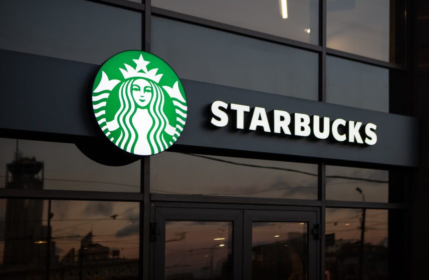 Starbucks вводит правило обязательного заказа для посетителей