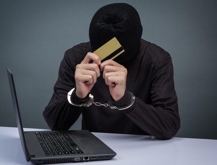 988bfc94-fe4a-592c-874b-62086e00c06c Мошенники выдают себя за сотрудников ГКНБ: кыргызстанцев предупреждают о новых схемах