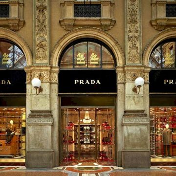 Prada рассматривает возможность покупки Versace