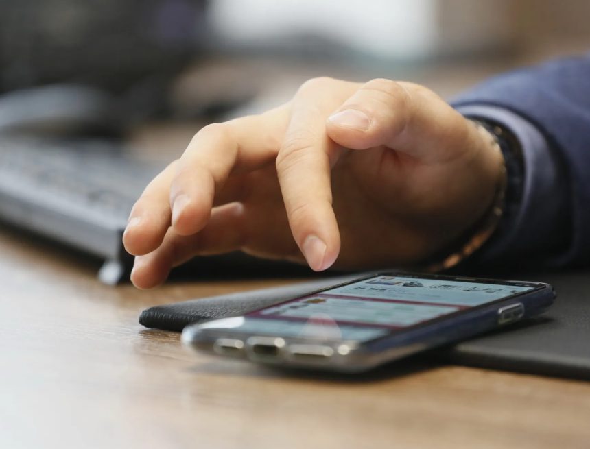 Правительство Казахстана усилит контроль за частными мобильными переводами граждан