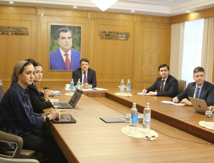 Таджикистан создаст национальную языковую модель ИИ и технополис в партнерстве с ОАЭ