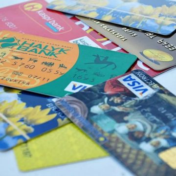Halyk Bank и Kaspi Bank возобновили выпуск карт для нерезидентов