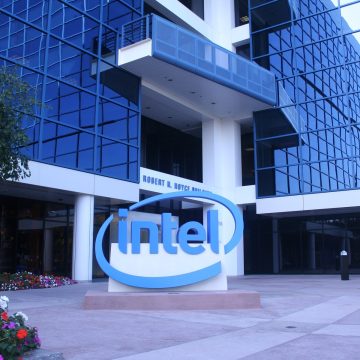 Акции Intel выросли на 12% после назначения Лип-Бу Тана новым CEO