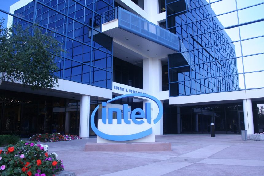 Акции Intel выросли на 12% после назначения Лип-Бу Тана новым CEO
