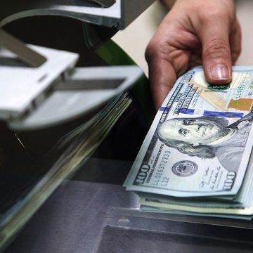ЦБ зафиксировал падение ставок по валютным вкладам и рост по долгосрочным сумам