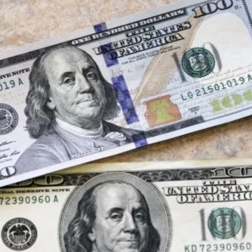 Банкам в Кыргызстане запретили отказываться от старых долларов