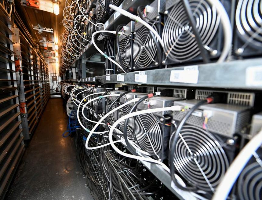 Майнеры перечислили в бюджет Кыргызстана почти 14 млн сомов за два месяца