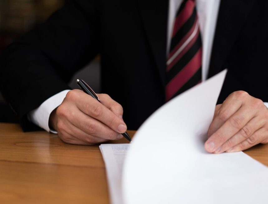 Банки Узбекистана будут оповещать родителей о подозрительных операциях с участием их детей