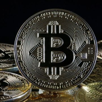 _116985711_gettyimages-1301210697 Биткоин упал на 5% после обновления рекорда