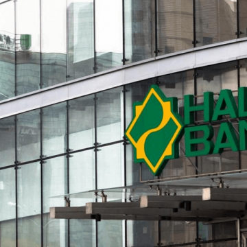 Halyk Bank ограничит количество банковских карт для иностранных граждан
