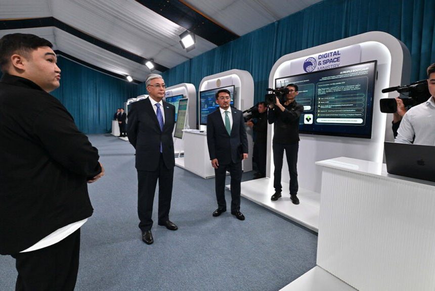 photo_2025-07-10_17-15-27 В Казахстане представлен первый цифровой учебник с искусственным интеллектом