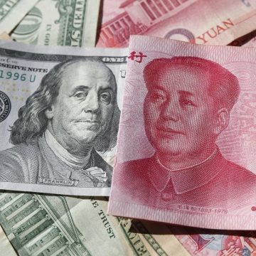 Юань укрепляет позиции в расчетах за импорт Кыргызстана, приближаясь к доллару