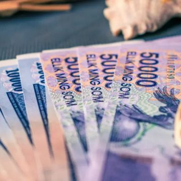 Опрос ЦБ Узбекистана: каждый третий респондент выбирает безнал