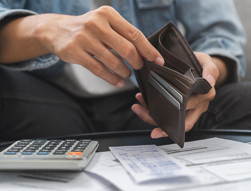 Debt,Financial,Concept,,Stressed,Problem,People,Asian,Man,,Male,Hand В Кыргызстане запустят услугу самозапрета на оформление кредитов