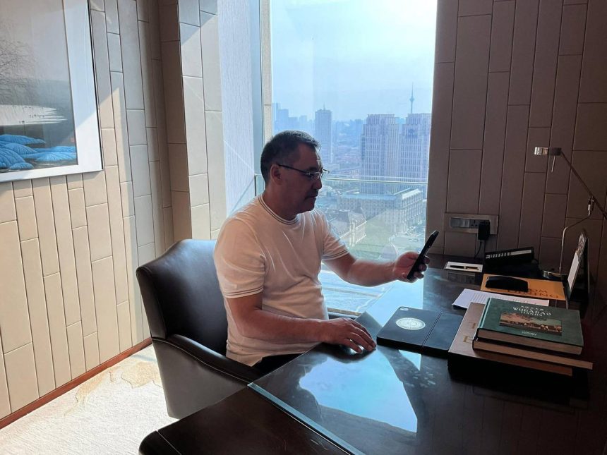 Садыр Жапаров и глава Binance обсудили развитие цифровых активов в Кыргызстане