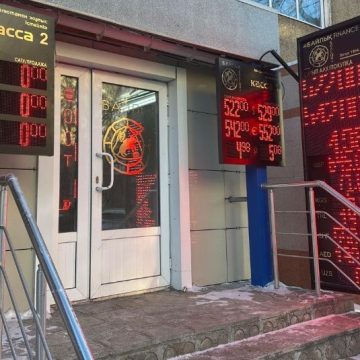 В Казахстане в августе обменные пункты зафиксировали рост чистых покупок долларов и евро при снижении операций с рублем