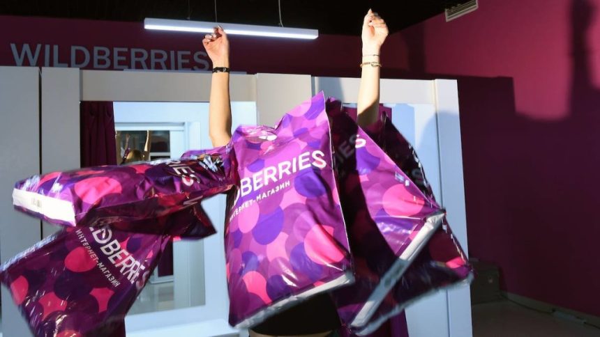 Wildberries: казахстанцы в сентябре чаще всего заказывали тёплые вещи и обувь