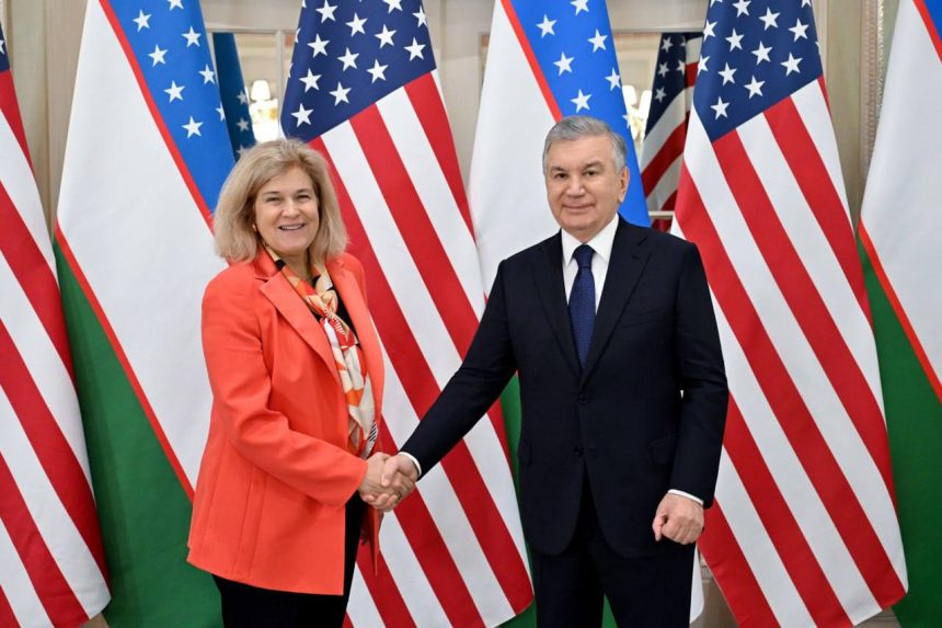 b34fa2c6-8cda-1969-6567-c4d959ab5663_lists_slider_8513 Franklin Templeton окажет поддержку развитию Ташкентской фондовой биржи