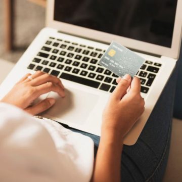 Число благотворительных платежей в России выросло на 43%