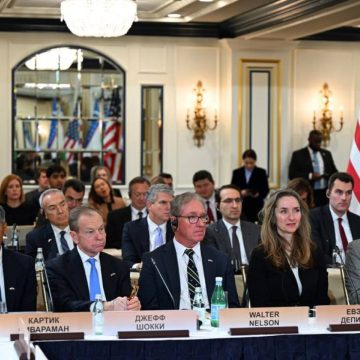 Узбекистан и США договорились о внедрении Apple Pay и Google Pay и запуске Цифровой академии