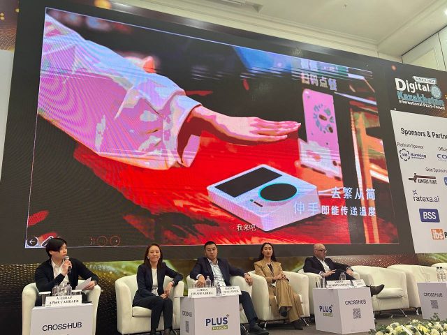 Будущее без телефонов? Tencent Cloud представила биометрию ладони на Digital Kazakhstan