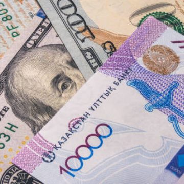 6-mamyrg-a-arnalg-an-valyuta-bag-amy_1746456260 Аналитики зафиксировали эффект овершутинга на валютном рынке Казахстана
