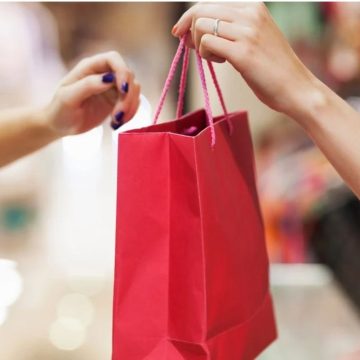 Более 25% казахстанцев берут займы в преддверии больших скидок