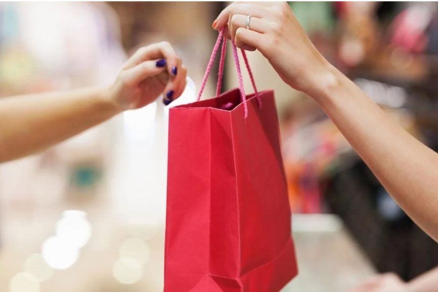 Более 25% казахстанцев берут займы в преддверии больших скидок