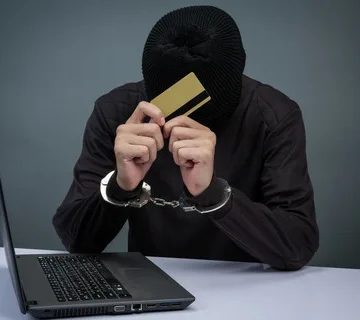 Карточное мошенничество в Кыргызстане: за лето клиенты банков потеряли почти 11 млн сомов