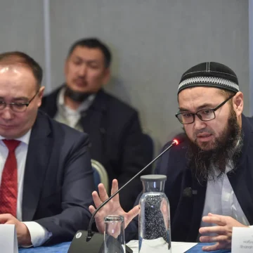 Кыргызстанцы получили доступ к акциям Apple и Tesla через местного брокера