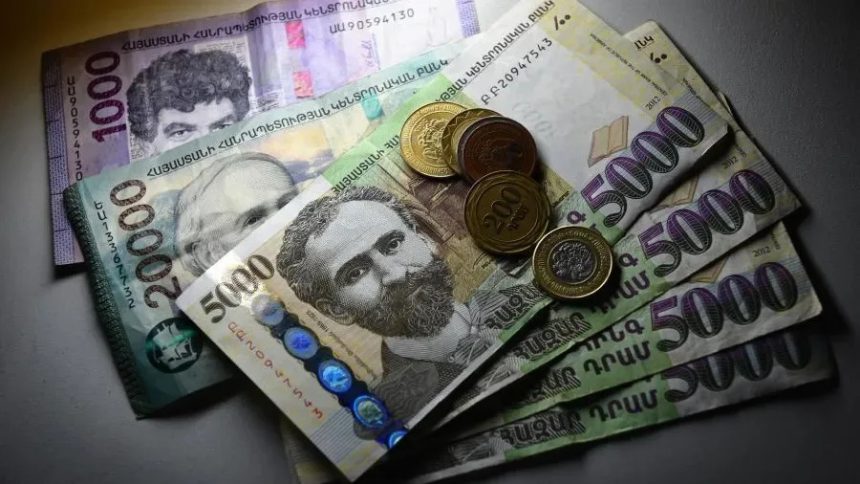 В Армении с 15 апреля выведут из обращения банкноты второго поколения
