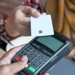 1 апреля 2026 года в Узбекистане плата за все товары и услуги стоимостью более 25 млн сумов должна приниматься только через банковские карты и платежные сервисы