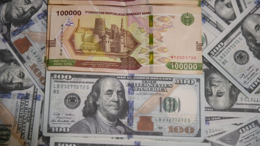 Спрос на валюту в Узбекистане за пять месяцев вырос на 20% и превысил $25 млрд