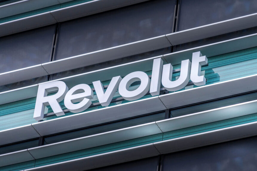 shutterstock_1982809898-pic_32ratio_1200x800-1200x800-16618 Revolut готовится запустить банковские услуги в Аргентине в 2027 году