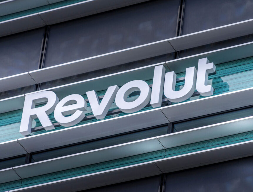 shutterstock_1982809898-pic_32ratio_1200x800-1200x800-16618 Revolut готовится запустить банковские услуги в Аргентине в 2027 году