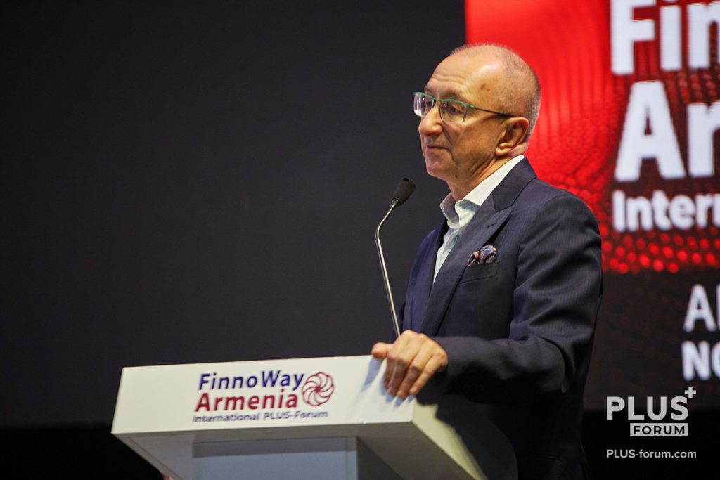 Виктор Достов